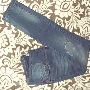 Stretchy booty huggerS👖